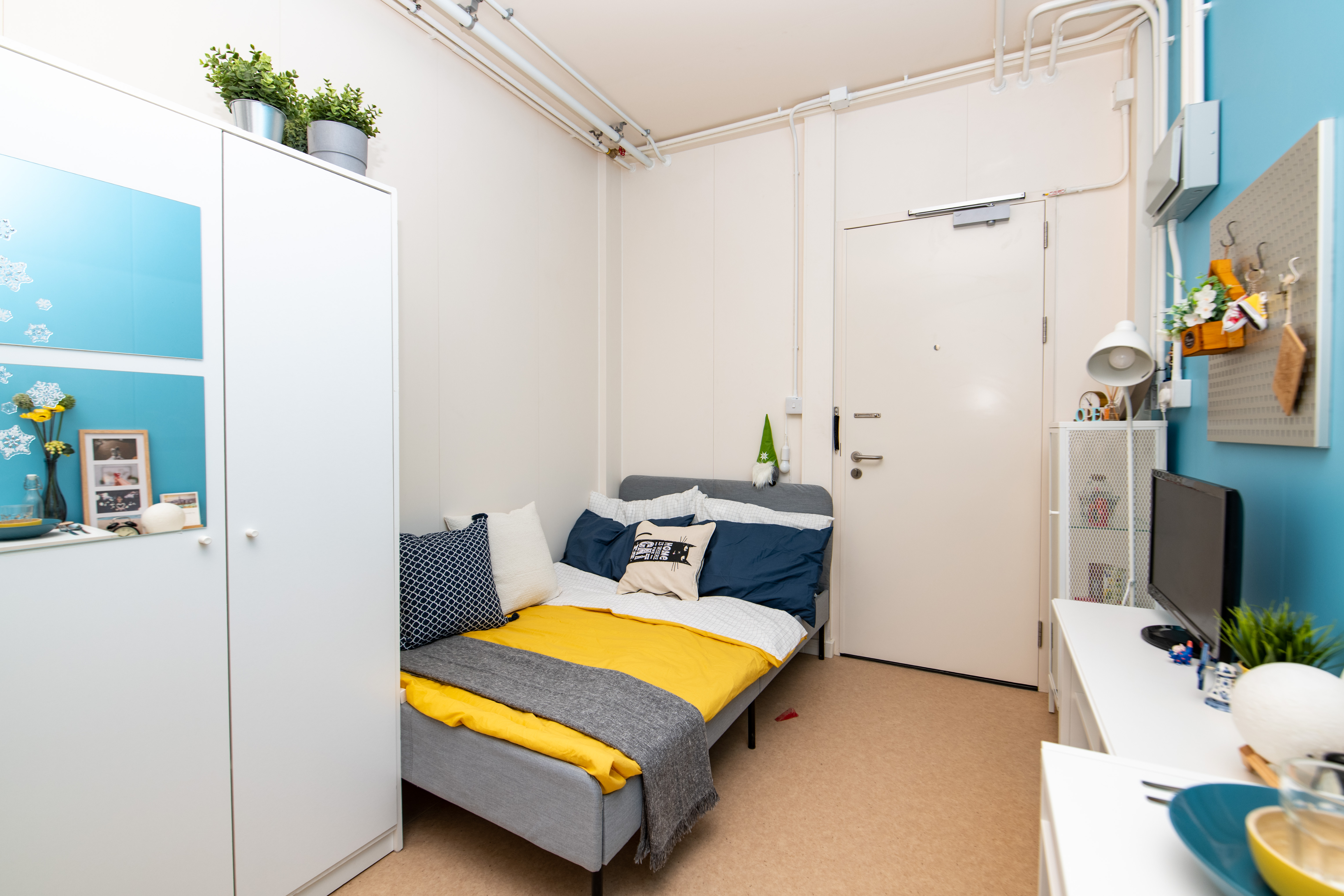 Show Flat of 2 Persons Unit